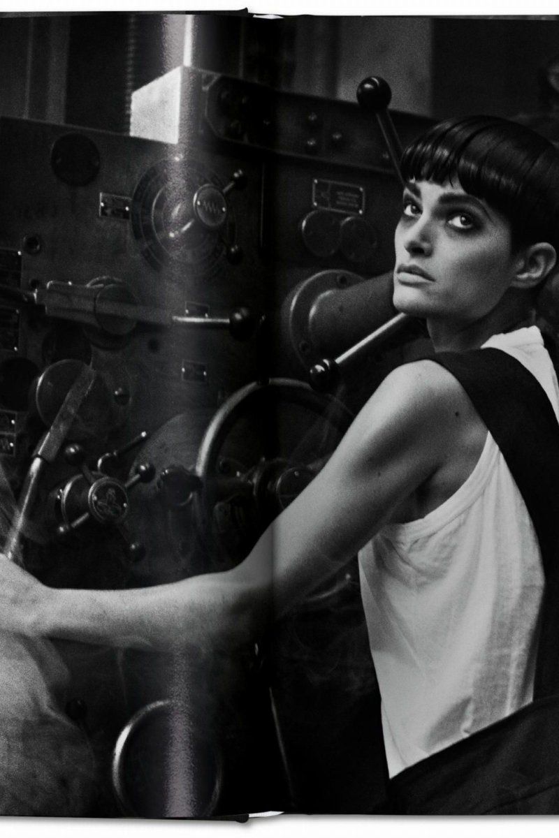 Peter Lindbergh. Untold Stories by Felix Kräme, Peter Lindbergh & Wim Wenders - Boutique Galleria